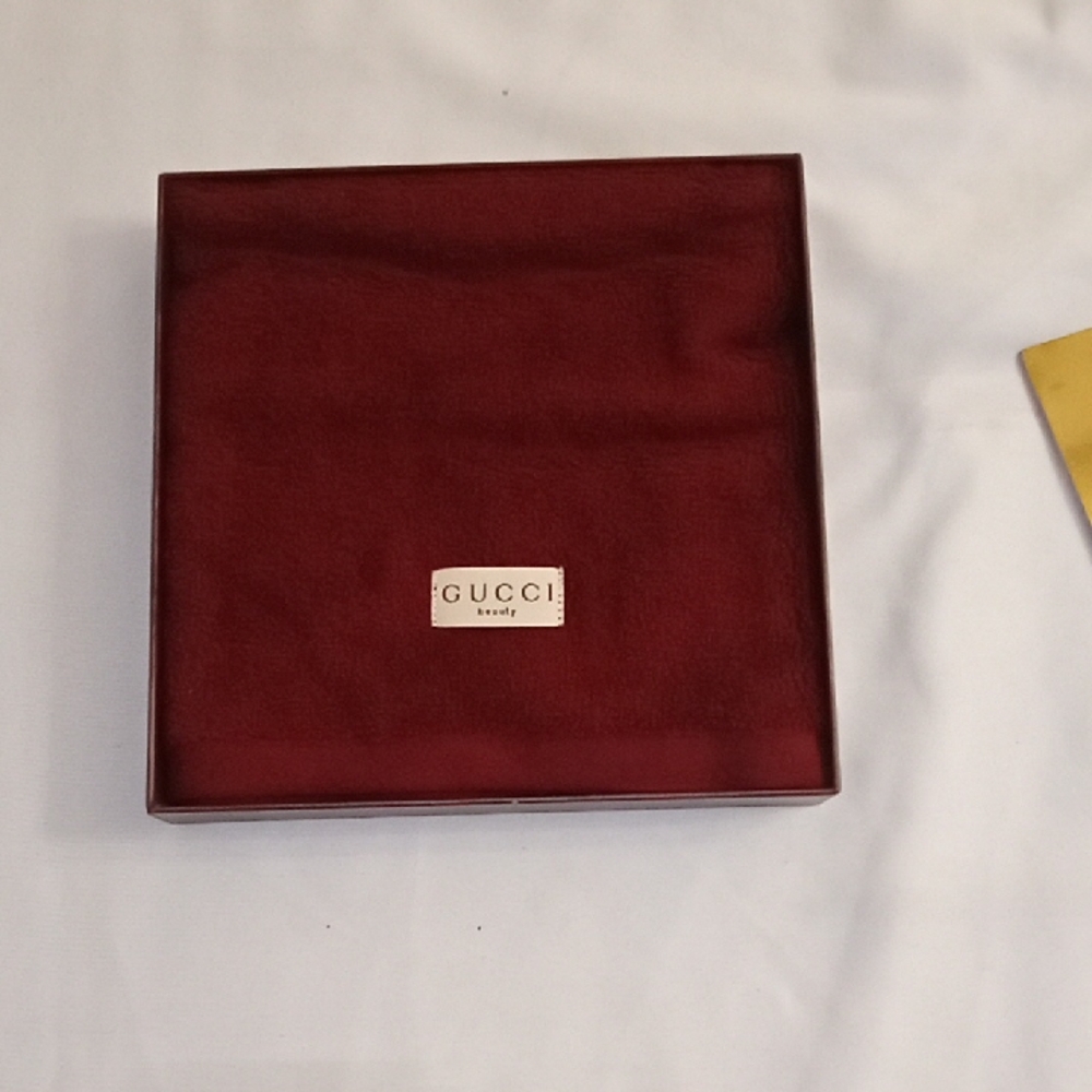 Gucci Burgundy hand Towel Authentic - Picture 2 of 4